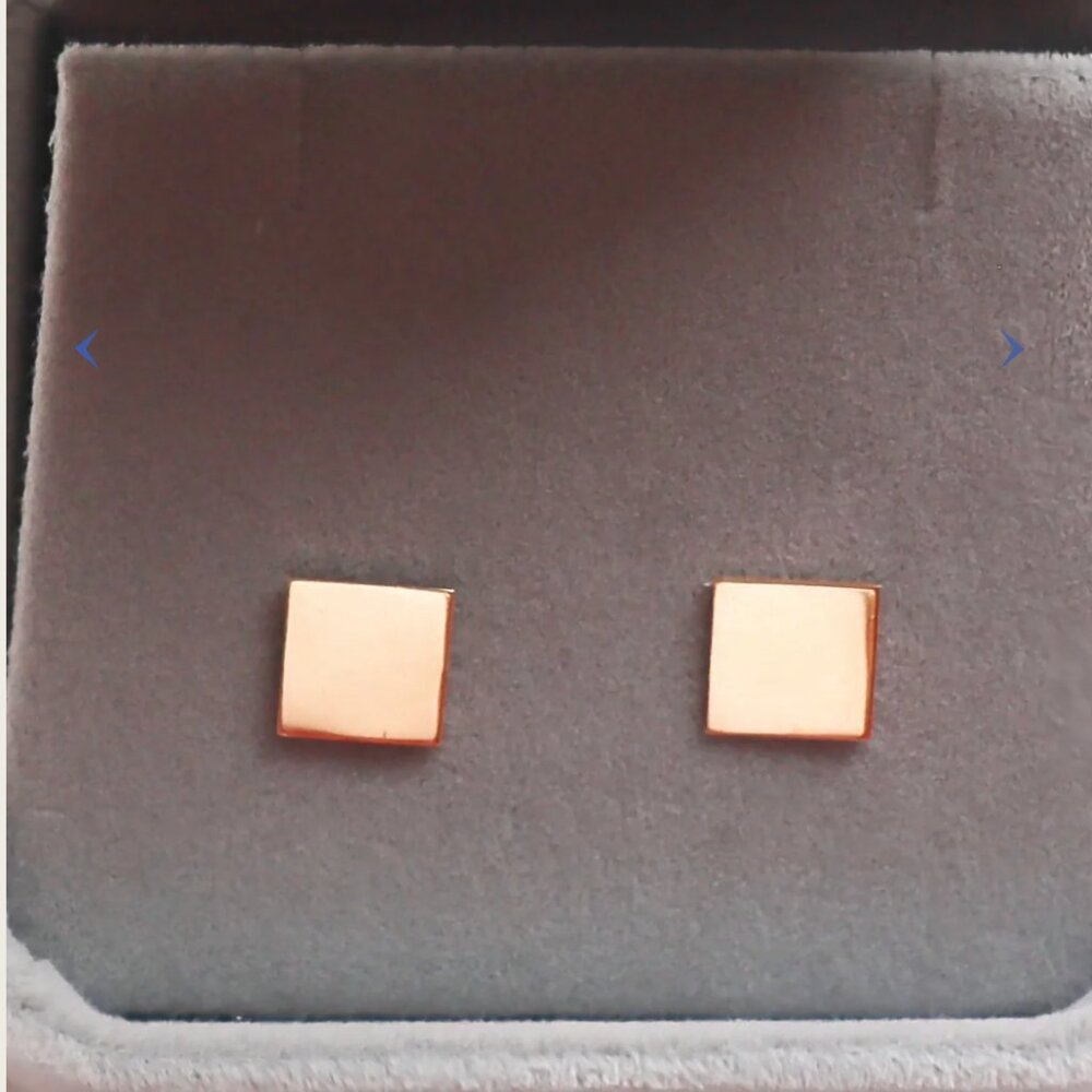 18k Yellow Gold Square Earrings - Picture 2 of 3